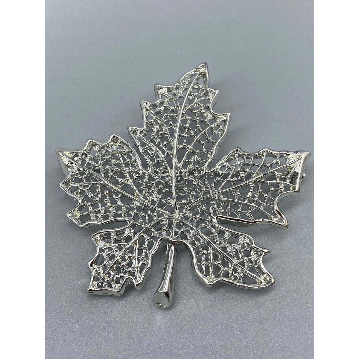 Vintage Signed Sarah Coventry Silver Tone Maple Leaf Elegant Large Pin Brooch 25$